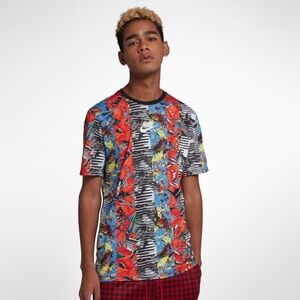 Nike Sportswear Miami Wynwood Print T-Shirt Size Medium